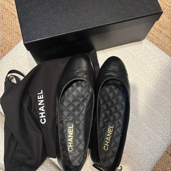 Chanel ballerina flats with ankle pearl chain - Picture 9 of 12